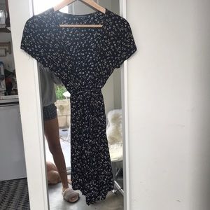 BRANDY MELVILLE • Robbie Dress